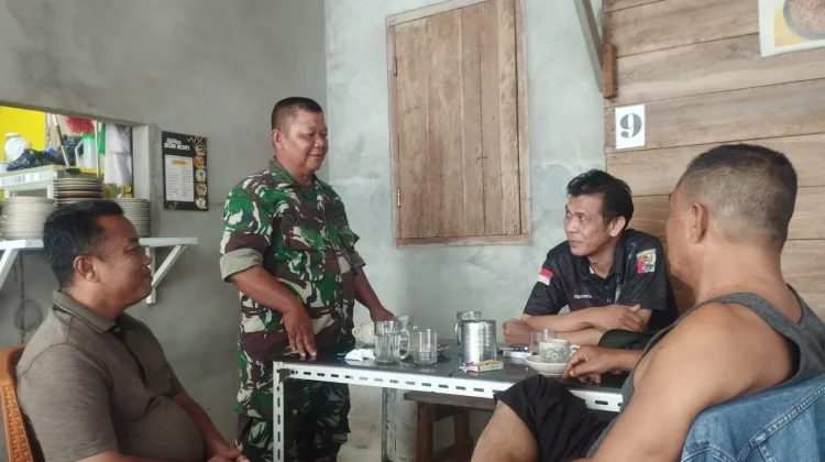 Babinsa Koramil 05/Bukit Batu Perkuat Kamtibmas lewat Komsos