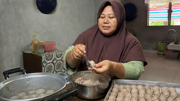Tekuni Bakso Bakar sejak 2013, Pasutri di Bengkalis Biayai Anak Kuliah