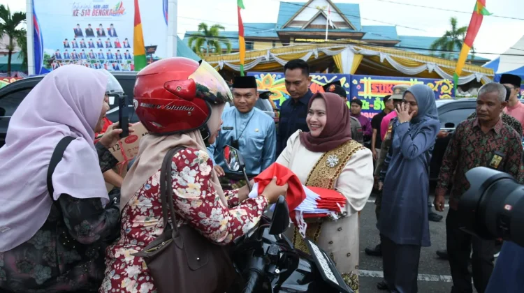 Kesbangpol Bengkalis Galang Ratusan Bendera Merah Putih untuk Warga
