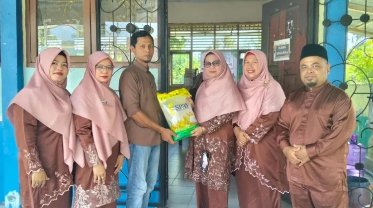 MTsN 3 Bengkalis Salurkan Bantuan Sembako bagi Siswa Kurang Mampu