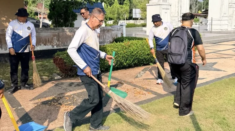 Sambut HUT RI ke-81, Lapas Bengkalis Bersihkan Makam Pahlawan