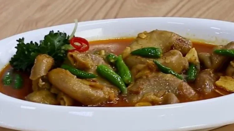 Gulai Iso Sapi, Gurih dan Kaya Rempah dengan Kuah Santan yang Menggugah Selera