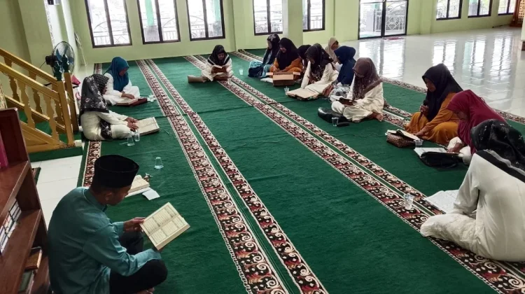 Sambut HUT Kemerdekaan RI, Penyuluh Agama KUA Bukit Batu Gelar Khatam Al-Qur’an