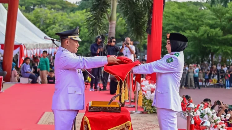 Wabup Bengkalis Pimpin Penurunan Bendera HUT RI ke 81