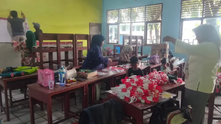Gotong Royong Orang Tua Warnai Lomba Keindahan Kelas SDN 04 Bengkalis