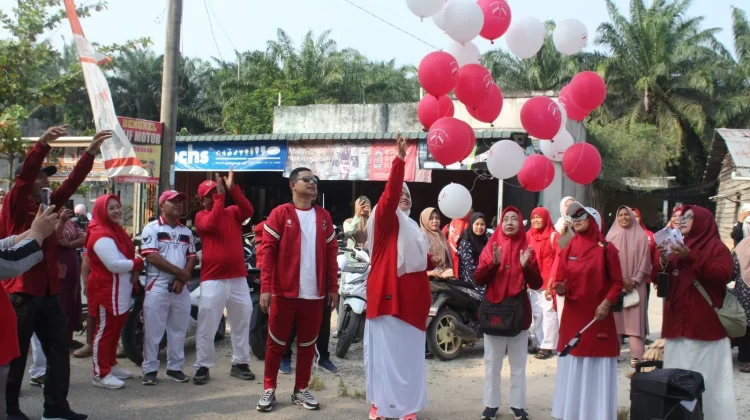 Muara Basung Meriahkan Kemerdekaan Dengan Pawai Bersamaan Warga