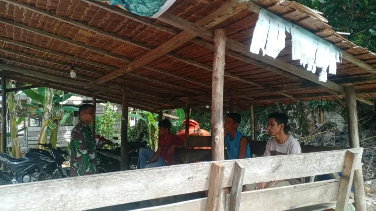 Babinsa Koramil 06/Merbau Pererat Silaturahmi Warga di Kampung Pancasila