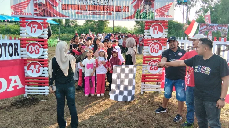 Jalan Santai HUT RI Pererat Kebersamaan Warga Senggoro