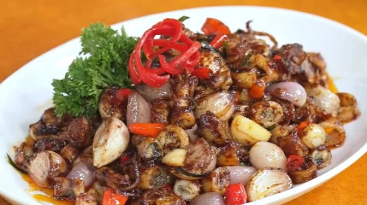 Cumi Pedas Bawang Utuh, Gurih dan Pedas dengan Aroma Daun Jeruk