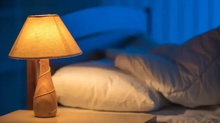 Manfaat Tidur dengan Lampu Redup bagi Kualitas Istirahat