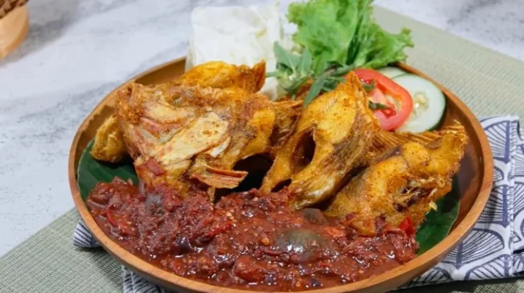 Ikan Nila Goreng Marinasi dengan Sambal Terong Rebus