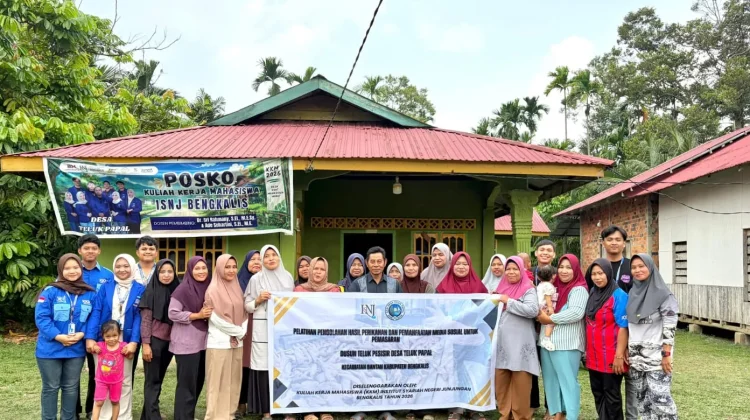 Mahasiswa KKM Teluk Papal Gelar Pelatihan Mengolah Ikan dan Pemasaran Digital