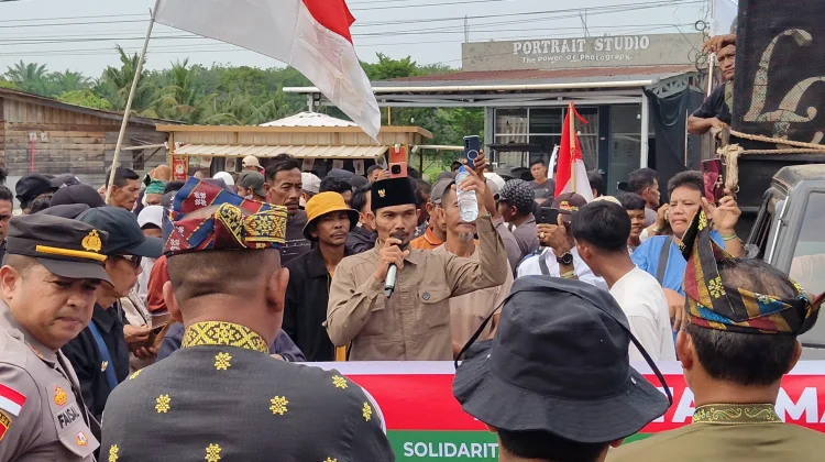 Konflik Lahan Puluhan Tahun Memanas, Ratusan Warga Rupat Geruduk Kantor Camat