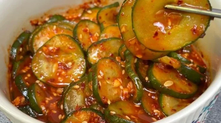 Oi Muchim, Salad Timun Pedas Khas Korea yang Segar dan Renyah