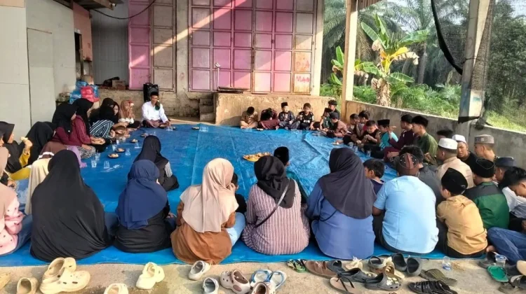 Ditengah Kabut Asap, Pegawai KUA Ukui Gelar Doa Bersama dan Santuni 71 Anak Yatim