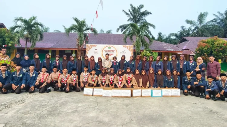 MTsN 2 Siak dan KUA Sungai Apit Galang Donasi Korban Bencana, Terkumpul Rp8,8 Juta