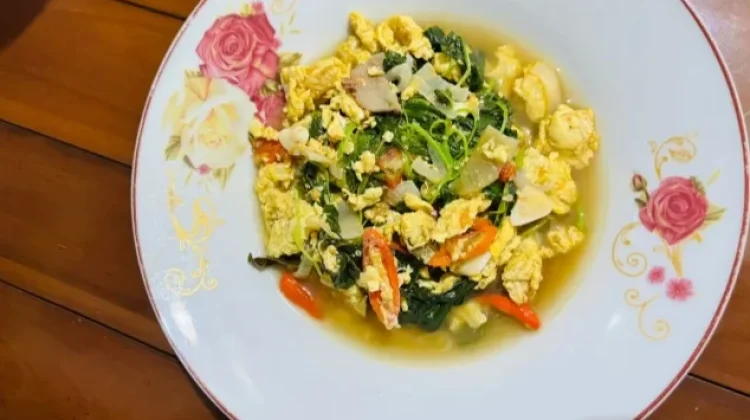 Praktis dan Lezat, Cah Bayam Tomat, Menu Sederhana untuk Keluarga