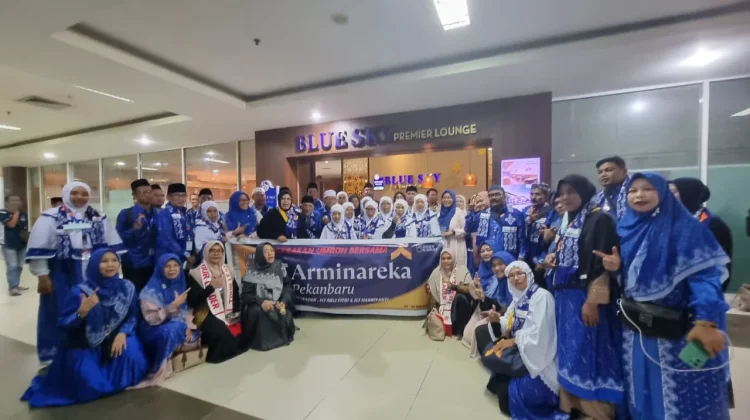 Puluhan Jamaah Umrah Arminareka Pekanbaru Bertolak ke Tanah Suci