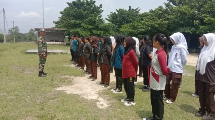 Babinsa Mandau Perkuat Wawasan Kebangsaan Kampung Pancasila