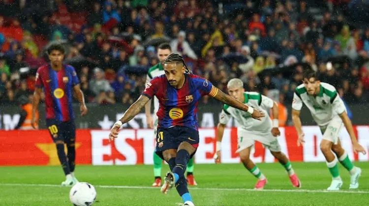 Barcelona Menang Telak 7-2 Atas Santander Raphinha Cetak Hattrick