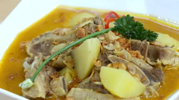 Bikin Nasi Hangat Makin Lahap, Ini Resep Kari Iga dan Kentang