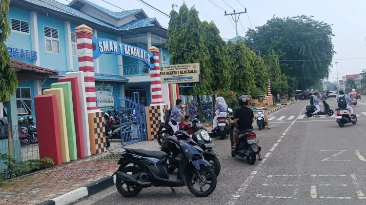 Dampak Kabut Asap, SMAN 1 Bengkalis Pulangkan Siswa Lebih Awal