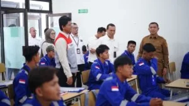 Polbeng dan PHR Bekali Warga Rohil Keahlian Las Bersertifikat lewat Asa Karya