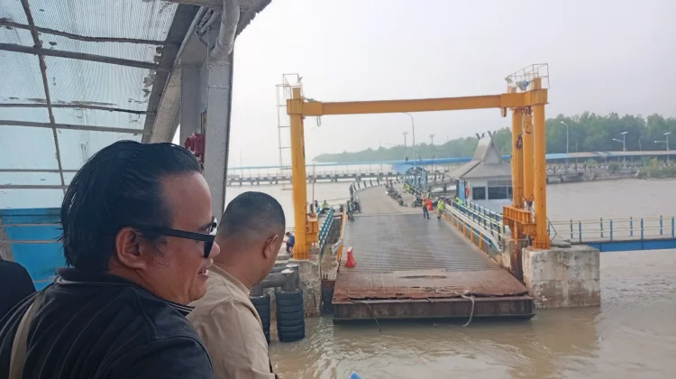 Kabut Asap Tebal, Pelayaran di Selat Bengkalis Tetap Normal