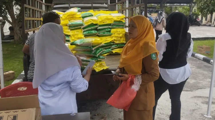 Minyak Kita Ludes di GPM Bengkalis, Stok Beras di Bulog Capai 1.000 Ton