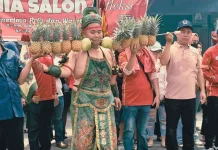 Tradisi Cue Lak di Sungai Pakning, Generasi Muda Jaga Nyala Warisan Leluhur