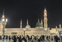 Pesona Kubah Silver dan Kubah Hijau Masjid Nabawi di Malam Hari