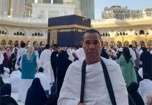 M. Yunus Tuntaskan Umroh Perdana Penuh Haru