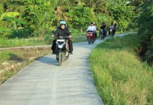 Bupati Siak Antar Bantuan Ramadan Naik Motor