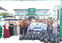 Ramadan Berbagi, Kemenag Bengkalis Bersama Umat Buddha Bagikan 455 Paket Takjil