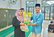 HIMPAS ISNJ Bengkalis Bagikan Sembako kepada Kaum Dhuafa di Desa Penebal