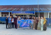 SMP Muhammadiyah Plus Bengkalis Berbagi Takjil dan Sembako