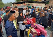 Bupati Afni Kunjungi Korban Kebakaran Tualang Siak