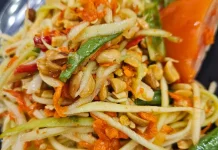 Som Tam, Sensasi Segar Salad Pepaya Thailand di Sekitar Menara Kembar Petronas