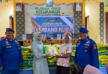 Program JALUR, Polairud Bantu Paket Sembako di Sinaboi