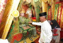 Tepuk Tepung Tawar  Tradisi Sakral Melayu Riau