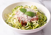 Zucchini Noodle Saus Tomat Sehat, Lezat, dan Rendah Kalori