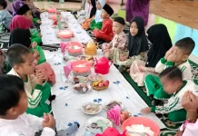 TK Aisyiah Bengkalis Gelar Pembelajaran Tema Adat Istiadat lewat Makan Berhidang