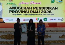 Guru Daerah Terpencil Rupat Utara Raih Anugerah Pendidikan Riau 2026
