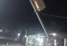Tiang PJU Nyaris Tumbang di Pelabuhan Sungai Selari, Arus Kendaraan Terganggu