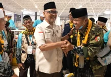 Menhaj Sapa Jemaah Kloter SUB-21 di Bandara Jeddah, Pastikan Layanan Kepulangan Ber