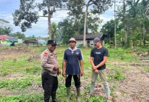 Bhabinkamtibmas Ajak Warga Sulap Lahan Kosong Jadi Sumber Cuan