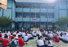 Mahasiswa Polbeng Kenalkan Permainan Rakyat Kepada Siswa