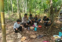 Bhabinkamtibmas Teluk Lancar Ajak Warga Manfaatkan Lahan Kosong