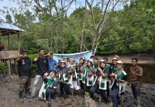 Mahasiswa KKN UNRI Belajar Pembibitan Mangrove Berkelanjutan Bersama Ahli