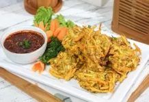 Bakwan Sayur dengan Sambal Ulek Gula Merah